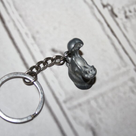 🦛🎲 Jumanji Hippopotamus Silver Keychain – 3 3/8" Movie Promo · Collector’s - Picture 5 of 5